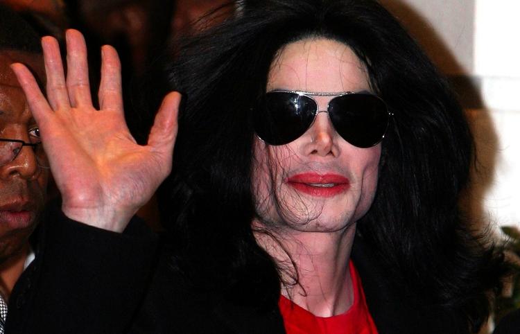Michael Jackson har været ramt af økonomiske problemer på det seneste. Nu skal en ny turne måske rette op på krisen. Arkivfoto. 