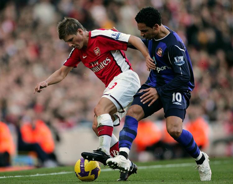 Dagen debutant, russeren Arshavin, viste gode takter i første halvleg, men tilførte ikke Arsenals spil meget i anden halvleg, hvor han blev skiftet ud efter 61 minutter. 