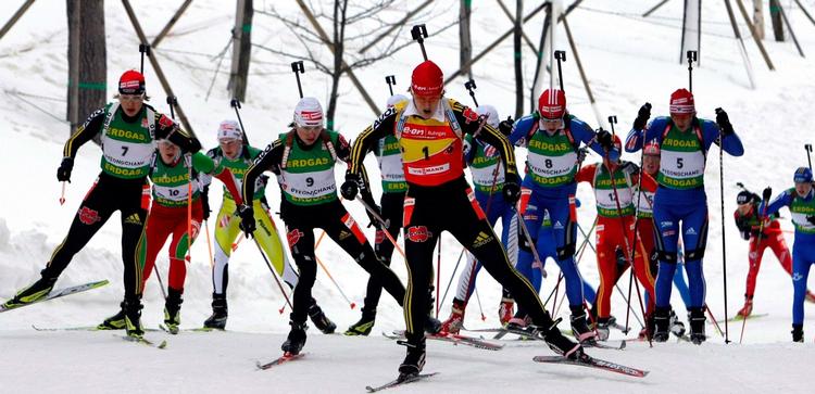 Kati Wilhelm forrest i feltet, men kort efter styrtede den tyske storfavorit. 