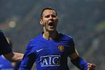 Ryan Giggs jubler efter en scoring i Champions League mod skotske Celtic. West Ham-manager Gianfranco Zola er fuld af lovord om den 35-årige United-legende. Arkivfoto. 