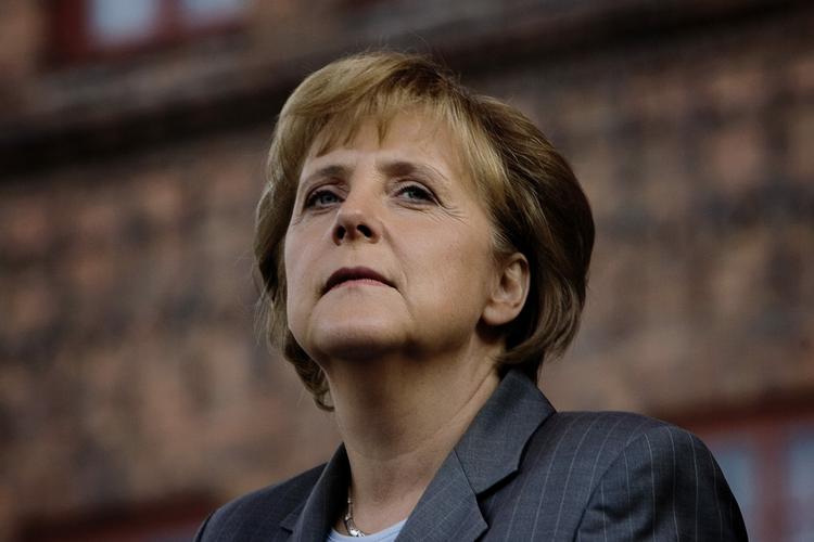 Den tyske forbundskansler Angela Merkel tror på, at vi kender navnet på Natos kommende generalsekretær i aften. 