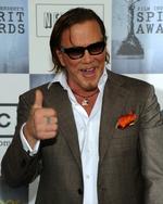 Mickey Rourke ved ankomsten til 2009 Independent Spirit Awards. 