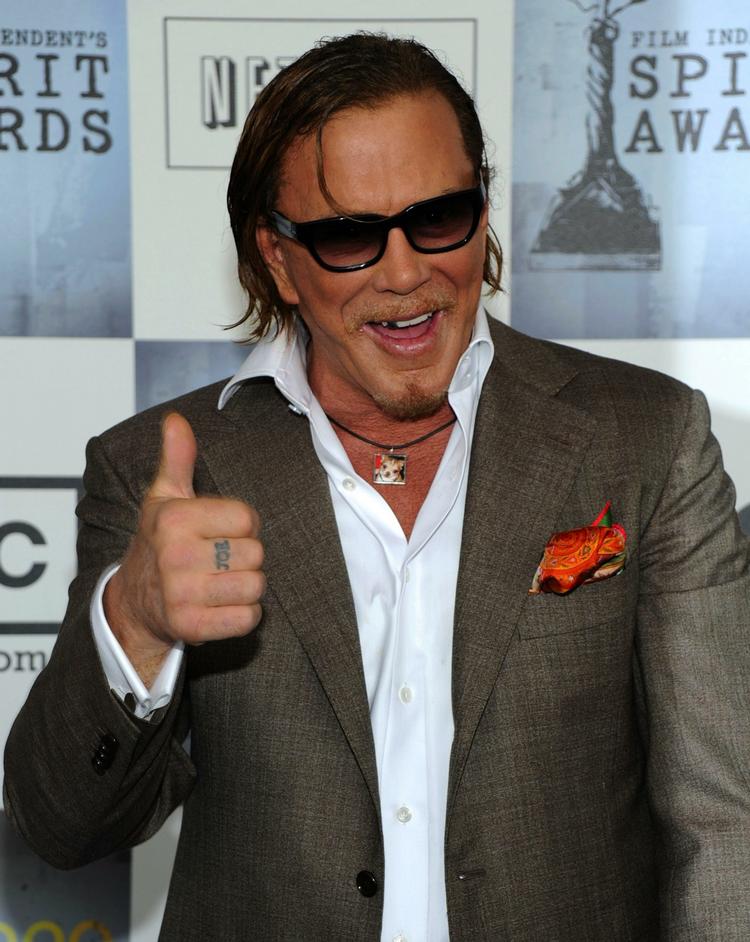 Mickey Rourke ved ankomsten til 2009 Independent Spirit Awards. 