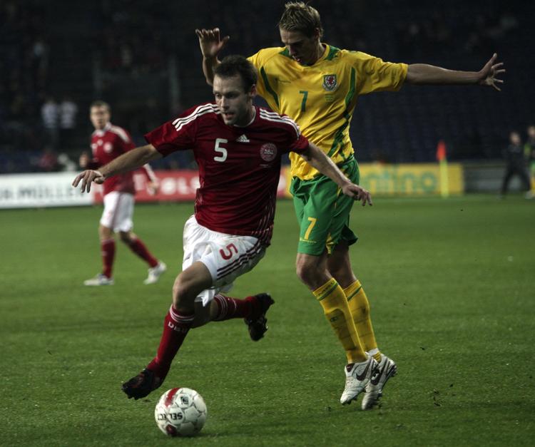 Thomas Rasmussen spillede mod Wales i november sin ottende landskamp og prøvede for første gang at tabe - og så endda på hjemmebanen i Brøndby. Arkivfoto. 