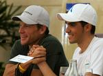 Holdkammeraterne Lance Armstrong og Alberto Contador under et pressemøde på Tenerife i december. Arkivfoto. 