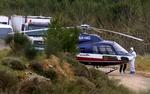 Politiets teknikere er gang med at undersøge helikopteren, der blev brugt til flugten. 