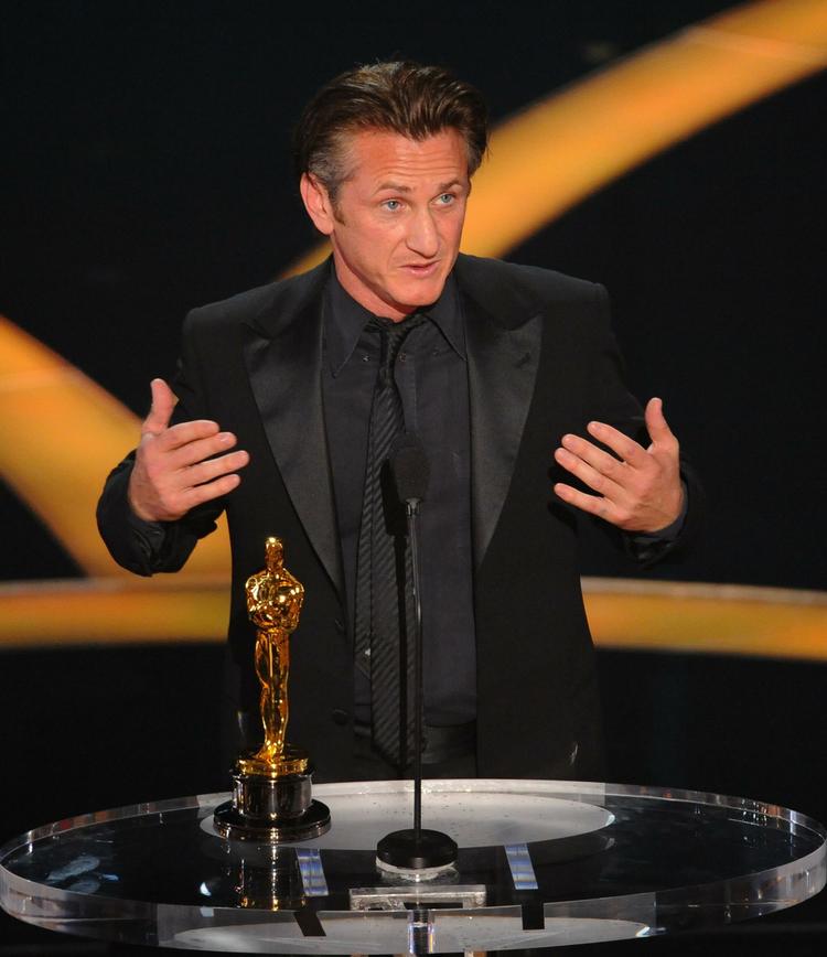 Sean Penn snuppede en Oscar for næsen af Mickey Rourke. 