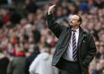 Liverpool skal slå Manchester United i klubbernes næste møde, mener Rafael Benitez. 