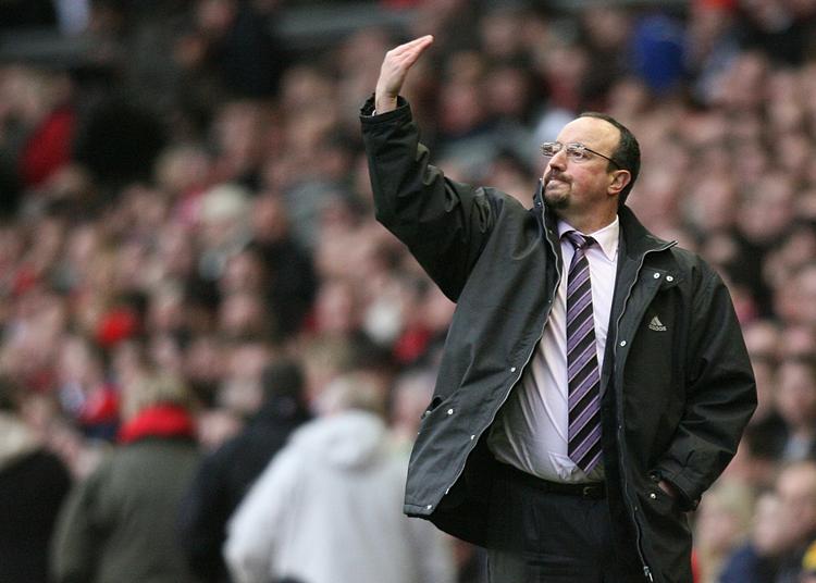 Liverpool skal slå Manchester United i klubbernes næste møde, mener Rafael Benitez. 