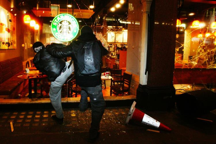 i januar gik aktivister på gaden i London for at protestere mod Israels adfærd i Gaza. Det gik bl.a. ud over Starbucks (arkivfoto). 