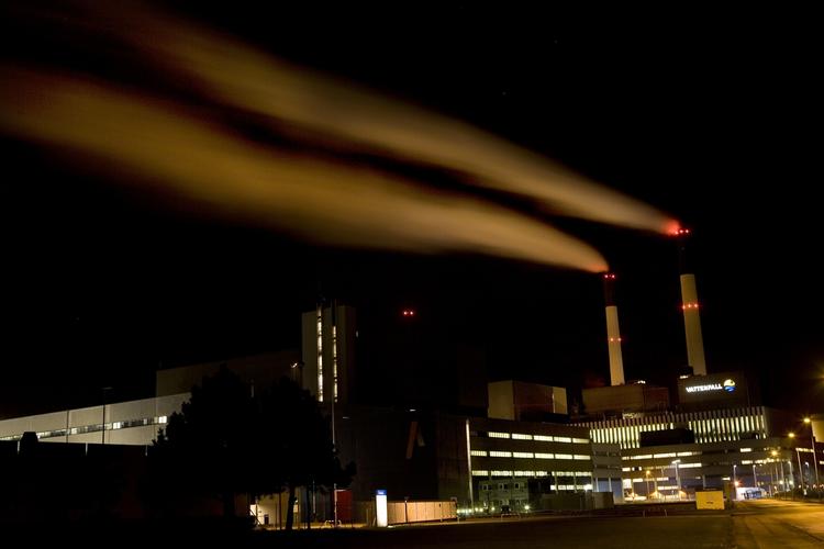 Vattenfall ejer og driver fem kraftværker og en række vindmølleparker i Danmark. Her ses Amagerværket. (Arkivfoto) 