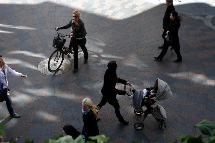 Mennesker på Strøget i København. 