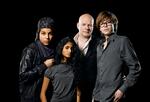 "Jeg er vild med de unge", siger Thomas Blachman om sine tre deltagere, Sidsel, Lucas og Mohamed. 