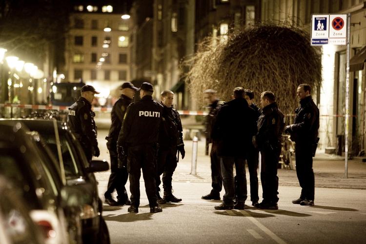 Efter skyderiet i Blågårdsgade efterlyser politiet en blå Fiat Punto. 