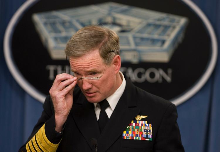 Viceadmiral Patrick M. Walsh fremlægger rapport om Guantánamo. 