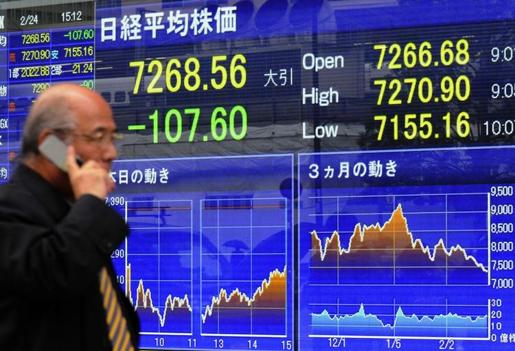 Elektronisk aktieoversigt i Tokyo viste i dag nedgang på markedet. 