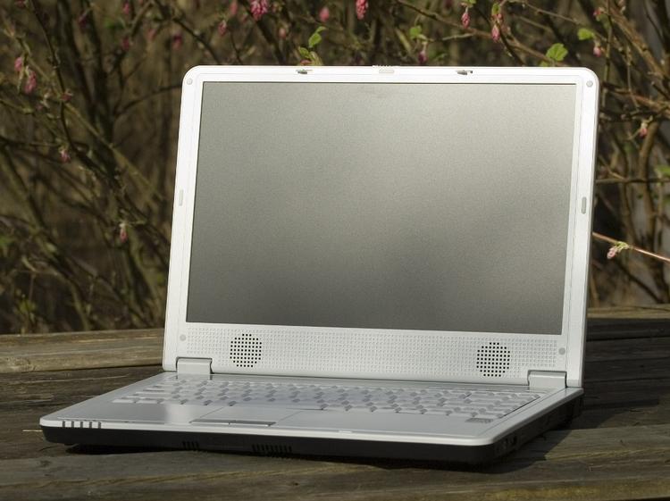 En af Zeptos kunder, der ville klage over en defekt højttaler, oplevede at blive henvist fra den ene til den anden og tilbage igen. »Ren kastebold«, siger han. 