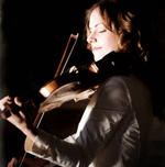 Den tyske violinist Julia Fischer er bare 25 år, men har allerede overtaget Anne Sofies plads som violinisternes dronning. Foto fra cd'en 