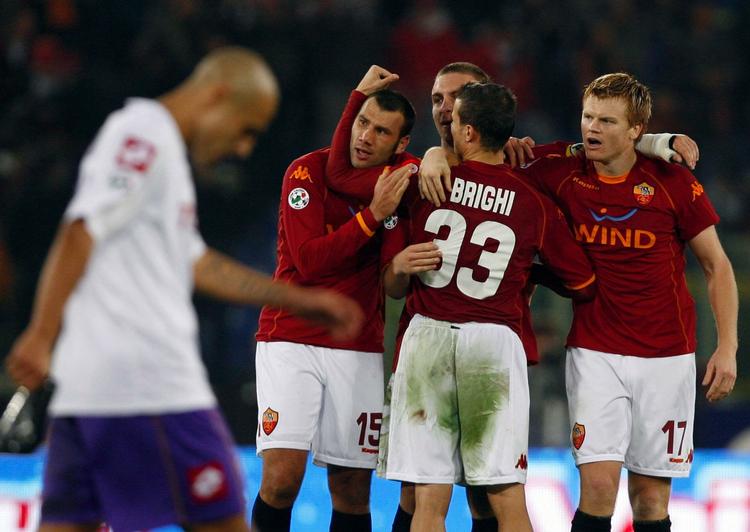 AS Roma-spilleren John Arne Riise (yderst til højre) har et særdeles godt kendskab til Arsenal fra sine 234 Premier League-kampe for Liverpool. 
