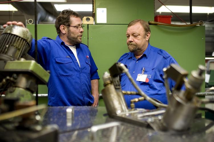 Micro-Matic står over for en fyringsrunde. Billedet er fra 2005, da fabrikken tilbød alle ansatte at komme på efteruddannelse, fordi fabrikkens fremtid dengang i usikker. 