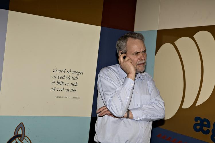Hvis FOA's formand Dennis Kristensen får fri telefon betalt af FOA, skal han ryste op med 5.000 kroner til skattefar. 