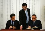 Frankrig skal hjælpe Italien med at oprette atomkraftværker. Det underskrev Frankrigs præsident, Nicolas Sarkozy, og Italiens premierminister, Silvio Berlusconi, en aftale om i dag. 