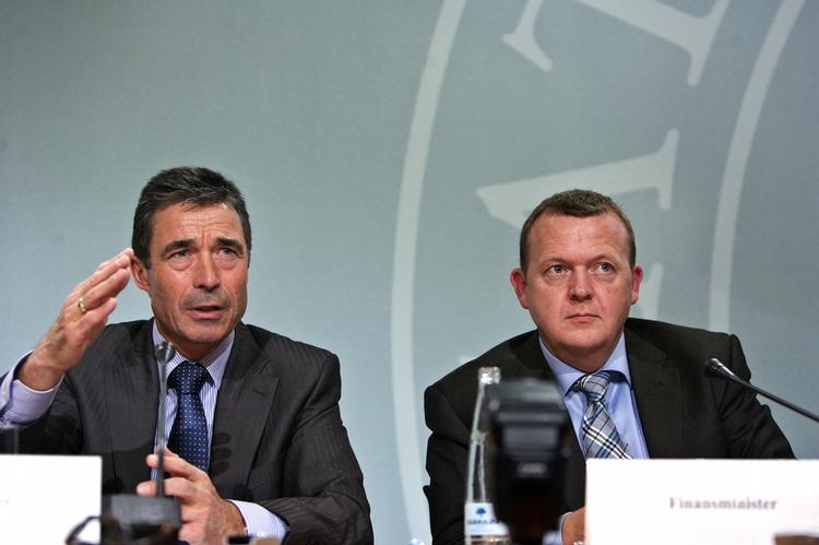 Statsminister Anders Fogh Rasmussen og finansminister Lars Løkke Rasmussen under præsentationen af regeringens skatteudspil  i går. 
