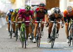 Daniele Bennati (yderst tv.) vandt 12. etape af Giro d'Italia sidste år, men på Sardinien er han nu to gange i træk blevet besejret af Marko Lorenzetto. Arkivfoto. 
