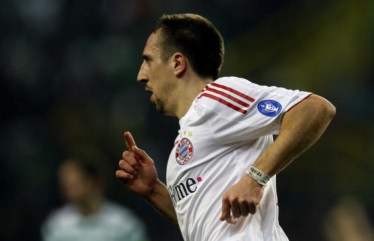 Frank Ribery scorede to og lagde op til yderligere to mål i Bayern Münchens 5-0-sejr. 
