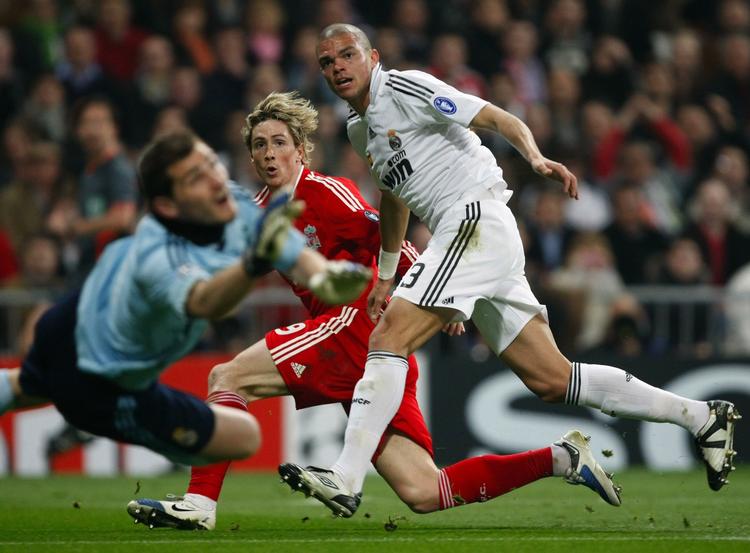 Fernando Torres har fortsat ikke scoret på Real Madrids hjemmebane, men Liverpool vandt alligevel kampen. 