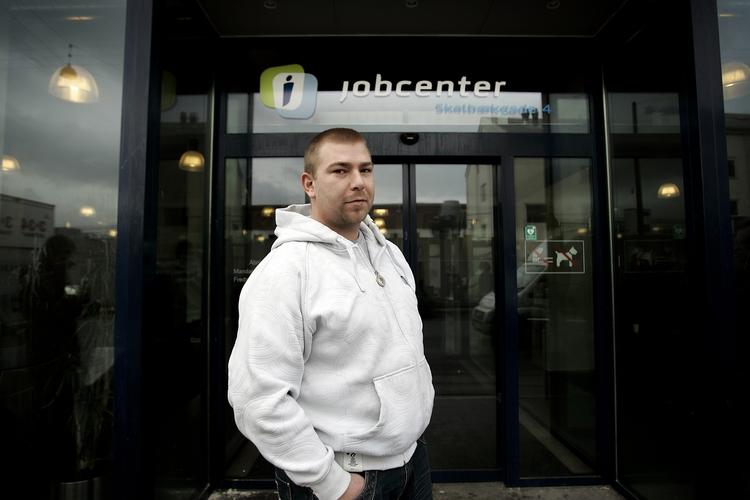Den 25-årige kontanthjælpsmodtager Michael Vestbo håber, at han går fri af krisen. En uddannelse som buschauffør er en god satsning, mener han: »Der er jo ingen, der bruger penge på taxaer længere«, siger han. 