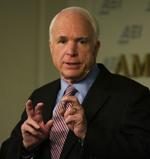 Den tidligere amerikanske præsidentkandidat, John McCain, er meget bekymret for situationen i Afghanistan. Hvis vi fortsætter som hidtil taber vi krigen, siger han. 