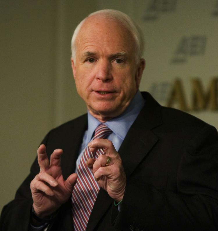 Den tidligere amerikanske præsidentkandidat, John McCain, er meget bekymret for situationen i Afghanistan. Hvis vi fortsætter som hidtil taber vi krigen, siger han. 