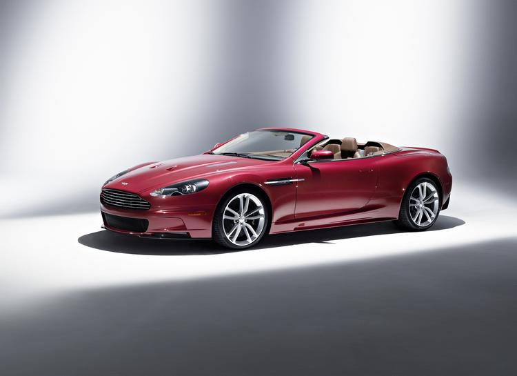 Aston Martin DBS Volante - her med taget nydeligt foldet sammen. 
