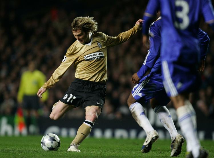 Pavel Nedved var i aktion for Juventus så sent som i aftes, hvor holdet tabte 1-0 i London til Chelsea i den første 1/8-finale i Champions League. Nedved kom til den store Torino-klub i  2001. 