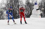 Marthe Kristoffersen (i rødt) blev  indhentet finnen Aino Kaisa Saarinen, som kørte guldet hjem. 