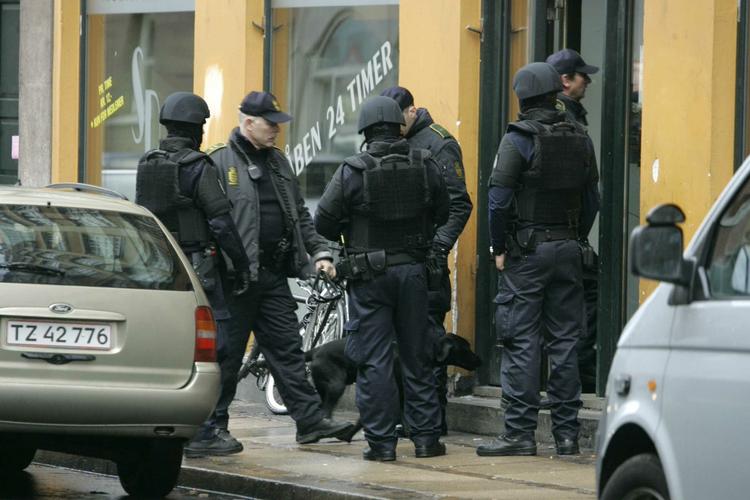 Politiet ransager netcafe på Nørrebro. 