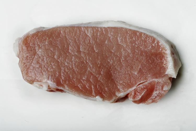 Du kan sagtens risikere at støde på salmonellabakterier i din svinekotelet. 