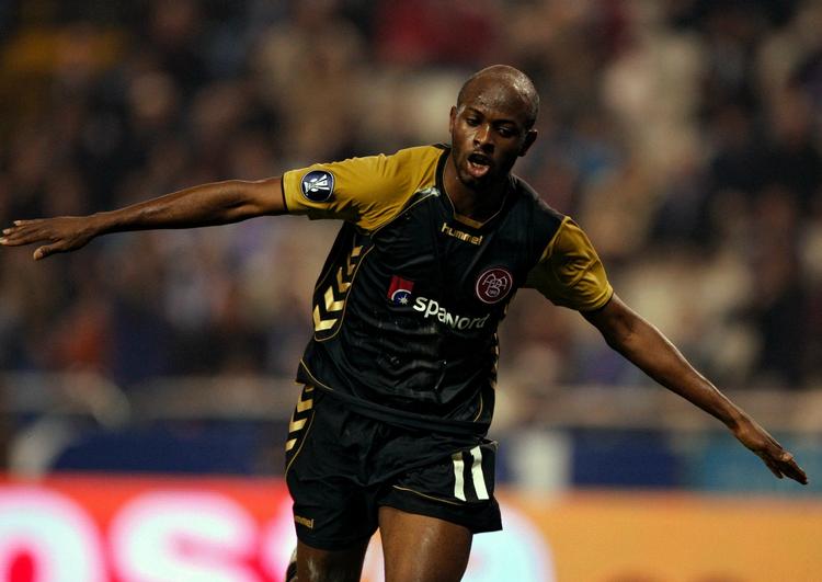 Luton Shelton efter scoringen til 1-1. 