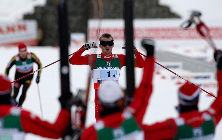 Petter Northug vandt i søndags den individuelle konkurrence over 30 km. Her jubler han over guldet - Norges fjerde ved dette VM - i stafetten. 