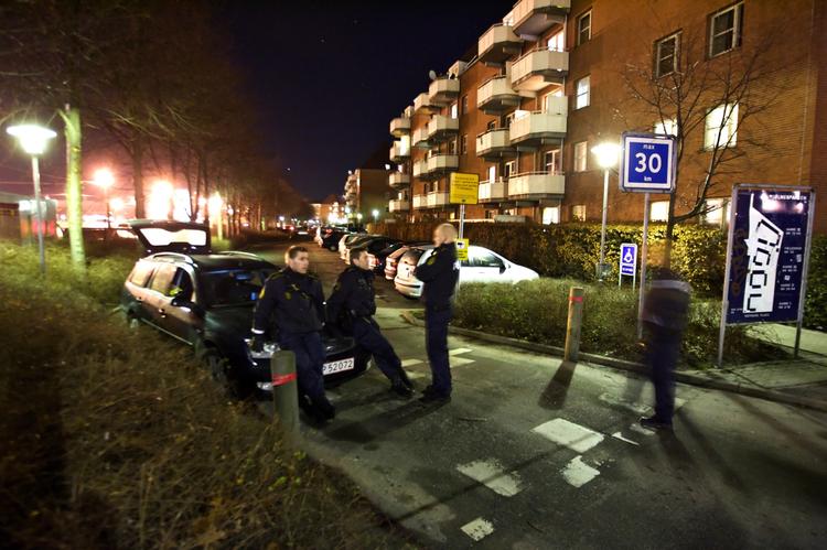 Beboerne i Mjølnerparken er utrygge efter fredagens skuddrab, fordi det er første gang, at de mange skudepisoder i København er kommet så tæt på. 