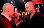 En kontroversiel scene fra' X Factor'. Dommer Thomas Blachman (t.v.) taler med deltageren Seest, der netop er blevet sendt ud af konkurrencen. Flere hundrede seere mente, det var en skandale, at trioen Asian Sensation gik videre på bekostning af Seest. Arkivfoto. 