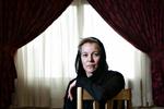 Jane Sunesen havde iført sig et tørklæde, men det var ikke nok for de iranske arrangører, som bad hende forlade tribunen i hallen. 