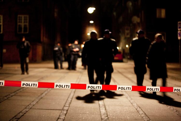 Politiet på gerningsstedet på Nørrebrog lørdag aften. 