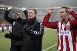 AaB-cheftræner Magnus Pehrsson (midt) understreger, at pokalkampene mod Brøndby har stor betydning for det danske mesterhold. Arkivfoto 