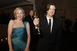 James Marsh ses her med sin Oscar-statuette og sin kone, Anne Mette Lundtofte. Nedenfor kan du læse hendes begivenhedsrige oplevelser fra Oscar-uddelingen og -festen. Arkivfoto. 