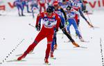 Favoritfeltet var samlet helt indtil opløbsstrækningen af de 50 kilometer, hvor Petter Northug (forrest) satte spurten ind. 