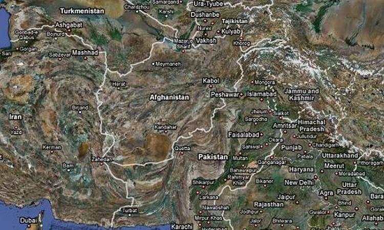 SAS fløj over det nordlige Afghanistan. Der måtte ikke flyves under 8.200 meters højde, overflyvning af selve Kabul var ikke tilladt, og bestemte regler for »operationer i militære konfliktområder« skulle overholdes. 