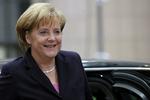 En smilende tysk kansler Merkel ankommer til dagens EU-topmøde i Bruxelles. 