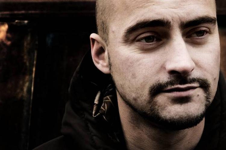 Halvdelen af Jokerens nye album 'Den tørstige digter' er helliget hiphoppens normale kodeks om at battle med spøgelser, respekt, ægthed og det sædvanlige. 